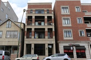 Building Photo - 1446 W Fullerton Ave