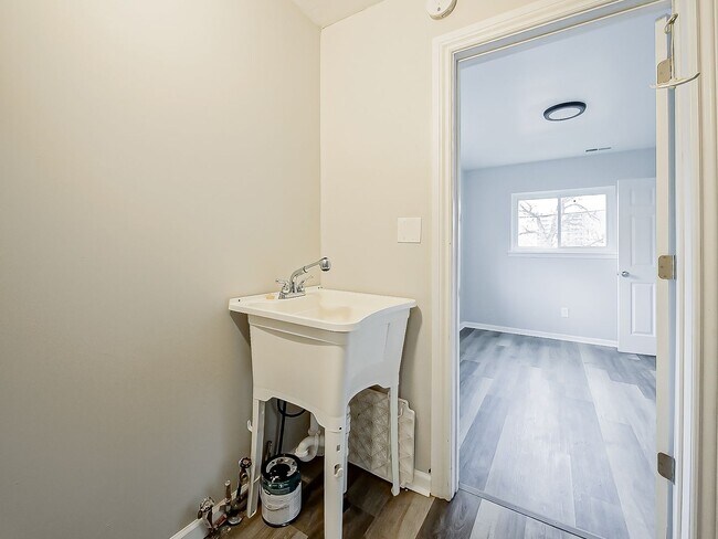 Building Photo - SECTION 8 ACCEPTED! Fresh Start in the Heart of Hazel Park – 3 Bedroom Charmer on Powell Ave