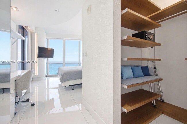 Building Photo - 17121 Collins Ave
