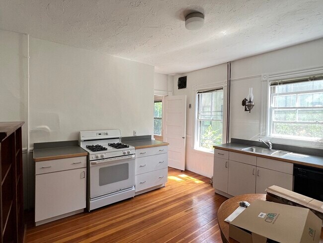 Building Photo - 71 Fayerweather St