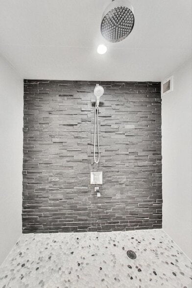 Building Photo - 2 E Erie St