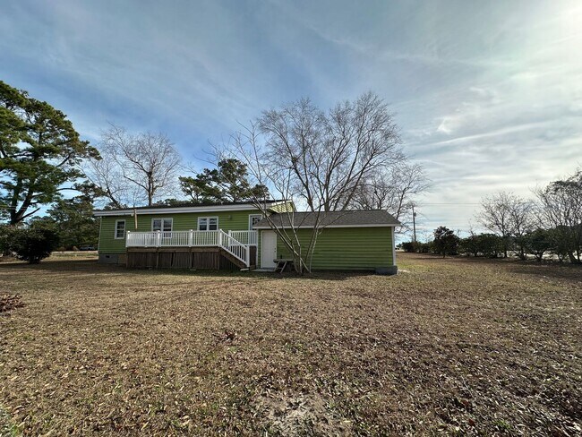 Building Photo - 3 BR Home with Large Yard & 2-Car Garage in Hampstead