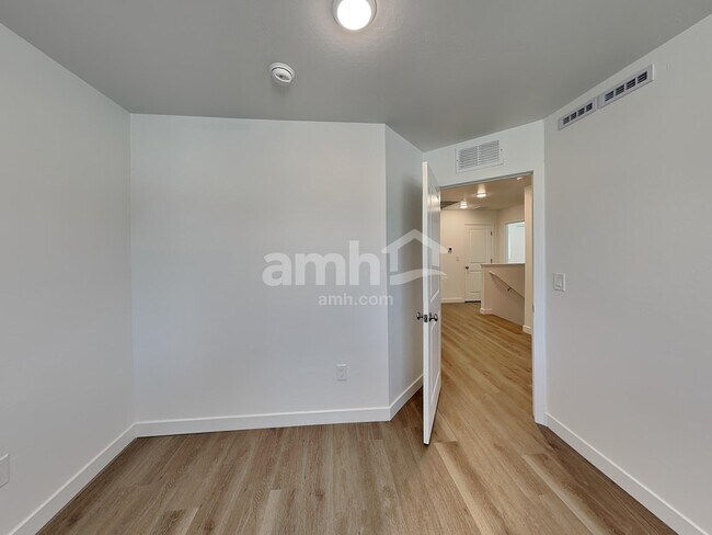 Building Photo - 12627 W Flynn Ln