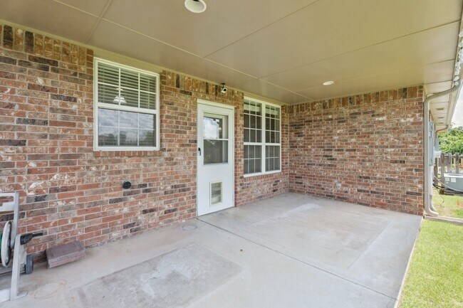 Building Photo - 11314 NW 121st Pl