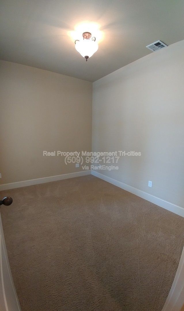 Building Photo - 459 Columbia Point Dr