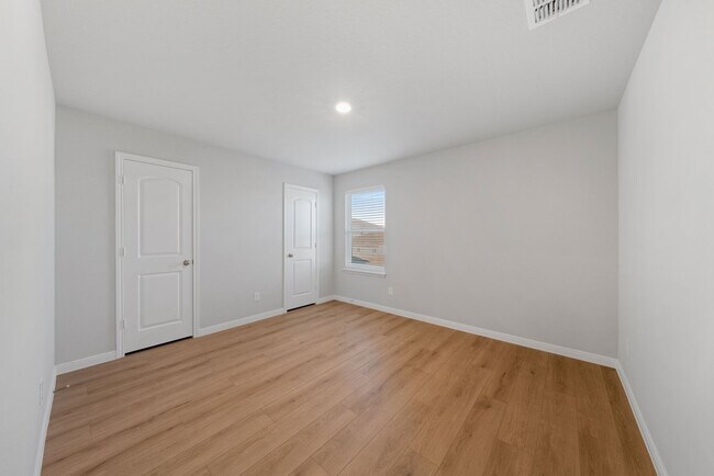 Building Photo - Spacious 3-Bed Townhome with Garage & Fenced Yard in New Braunfels – 1,920 Sq Ft!
