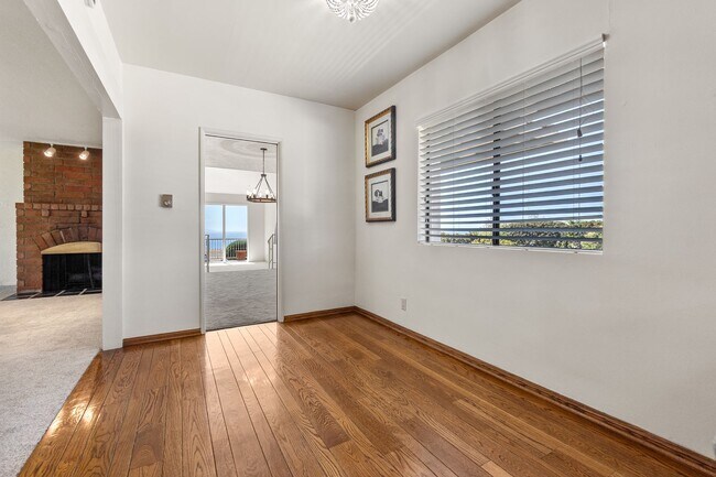 Building Photo - Ocean View Prime Location