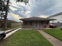 Building Photo - 2212 Fenelon St