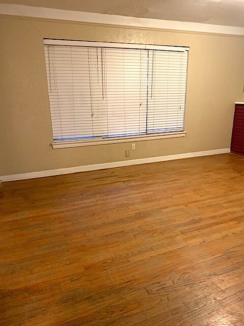 Building Photo - 330 Redcliff Dr