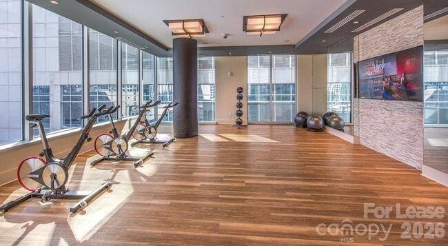 Building Photo - 525 S Church St