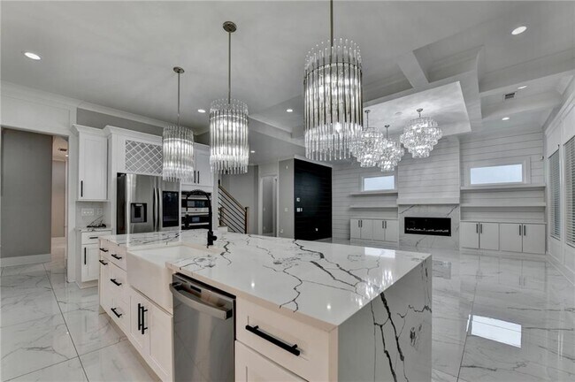 Building Photo - 960 Nours Cir SE