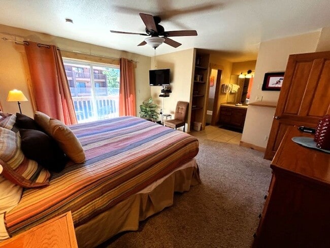 Building Photo - Long Term Rental- Lagoon Townhomes 720D