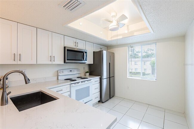 Building Photo - 210 Cypress Ct