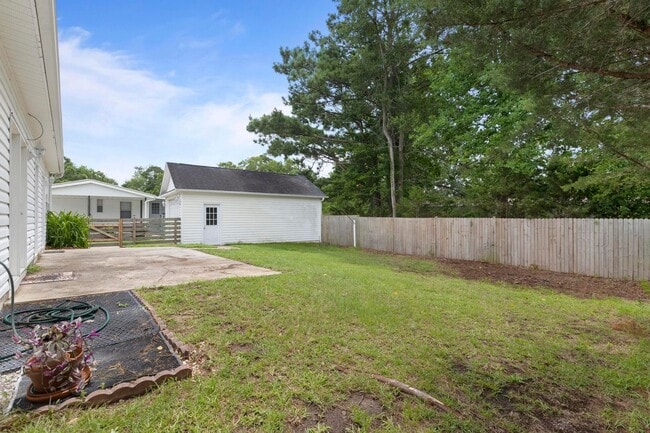 Building Photo - 506 Cedar Ave
