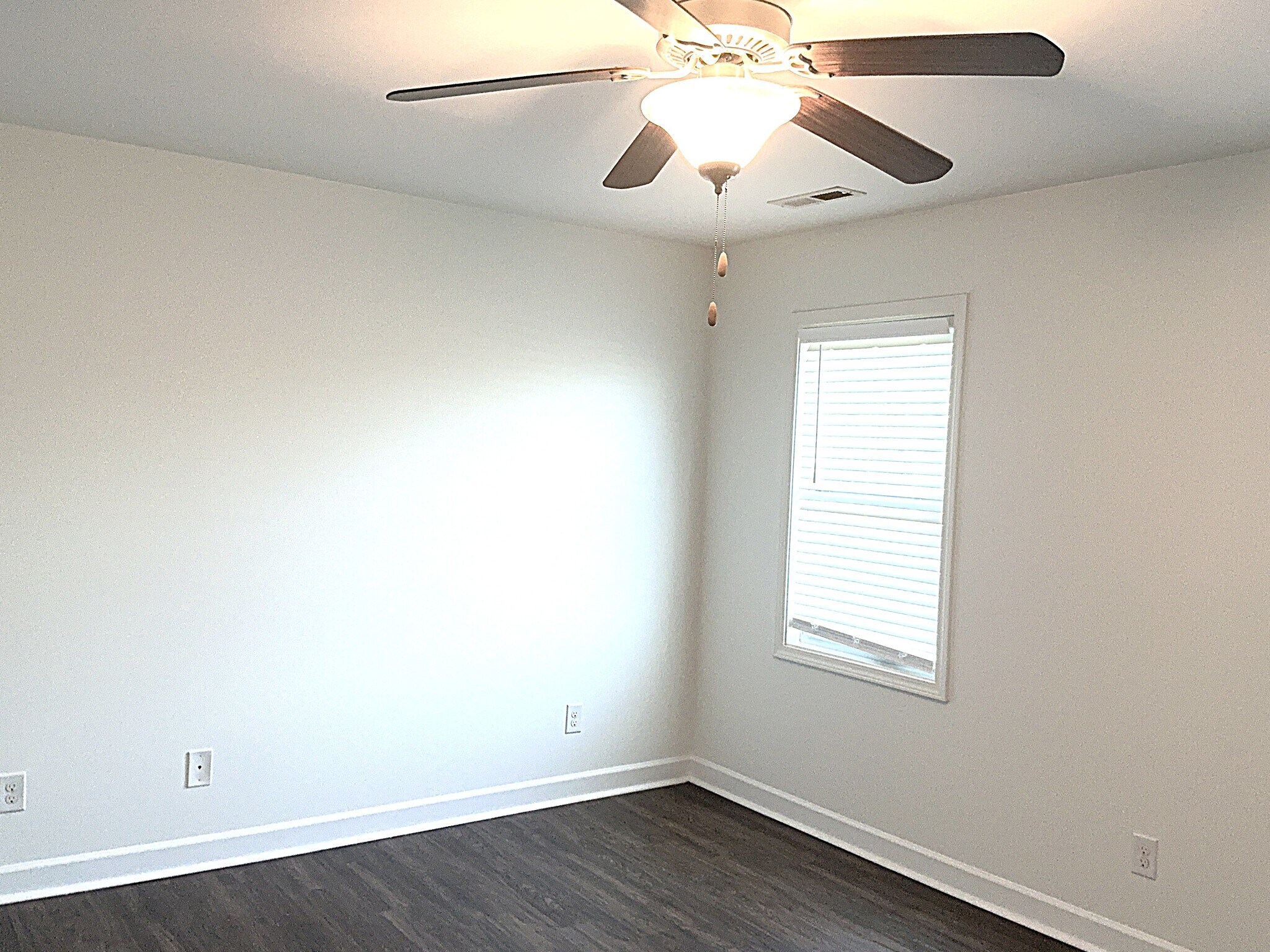 Building Photo - 10 Thornbury Dr