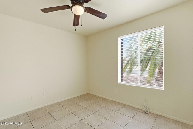 Building Photo - 4731 W Paradise Ln