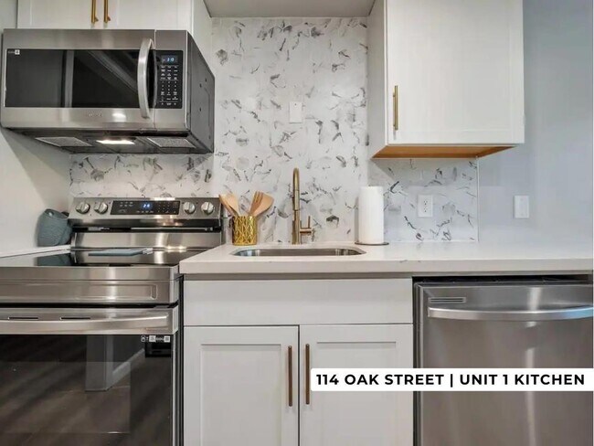 Building Photo - 114 Oak St