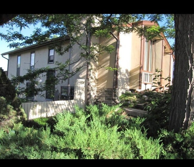 Building Photo - 1210 Wicklow St