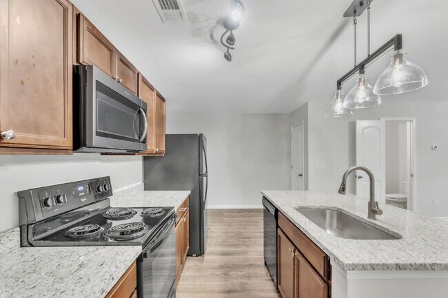Building Photo - Stylish 3BR, 2.5BA Townhome with Loft and ...