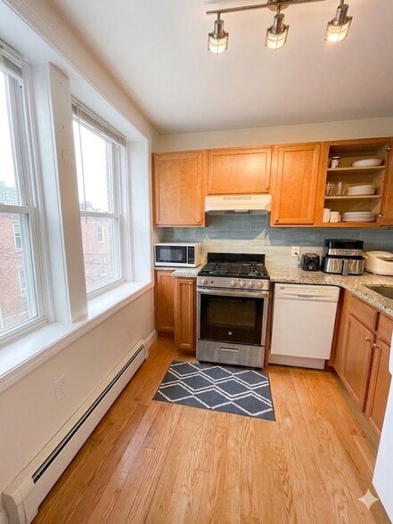 Building Photo - 1054 Cambridge St