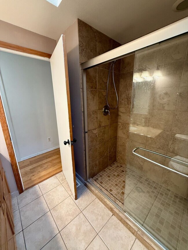 Building Photo - Remodeled 4 Bed 3 Bath Indian Trail Home w...