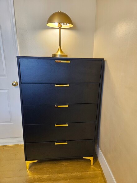 Building Photo - 301 Oakwood St