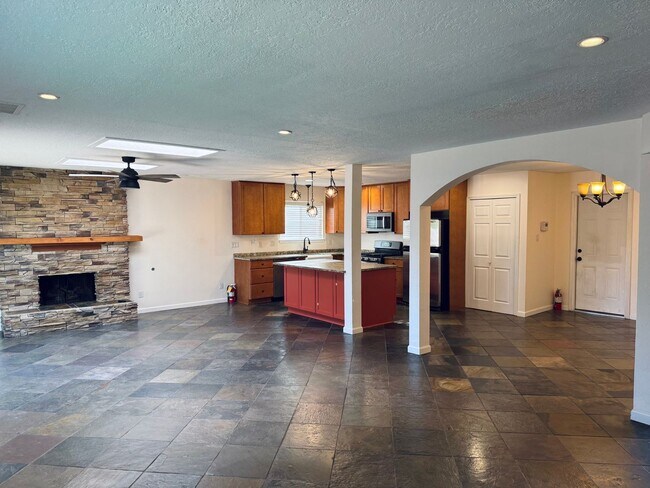 Building Photo - Home in Heritage Hills