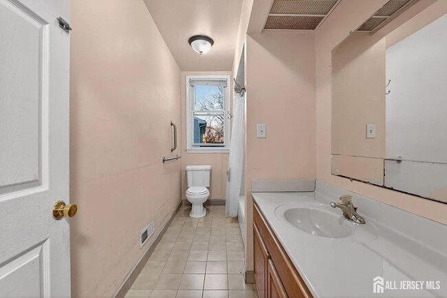 Building Photo - 58 Brotherhood St