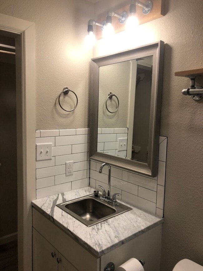 Building Photo - Newly remodeled in 2023!  1 bed, 1 bath, ALL appliances!