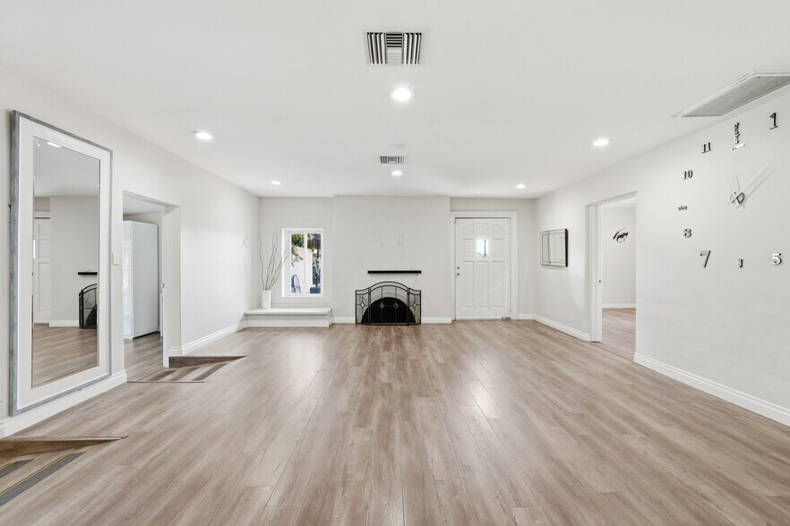 Building Photo - 8647 Corbin Ave