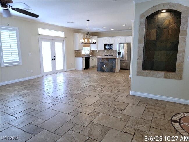 Building Photo - 2248 Summer Home St