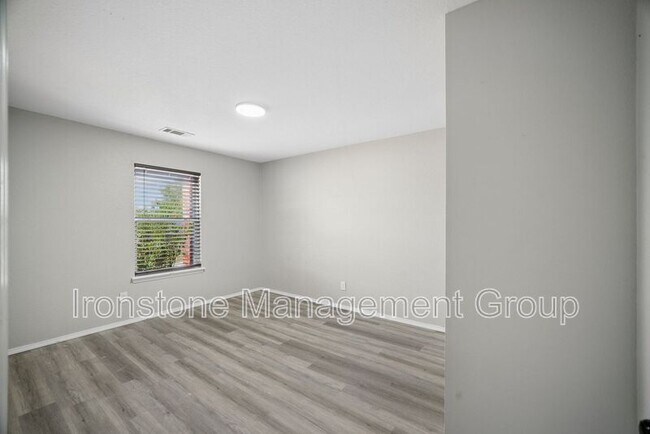 Building Photo - 11665 N 156th E Ave