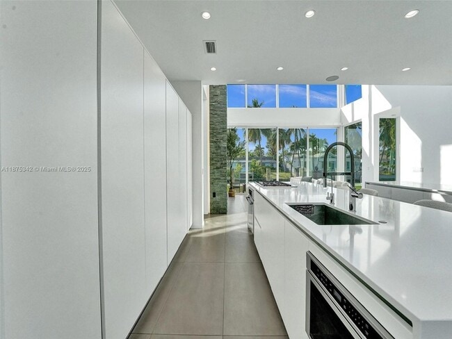 Building Photo - 2217 NE 17th Terrace