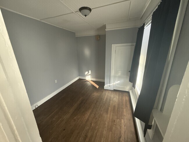 Building Photo - 1234 Gillett St