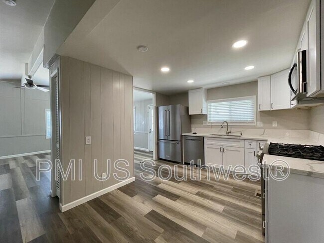Building Photo - 738 Swan Dr