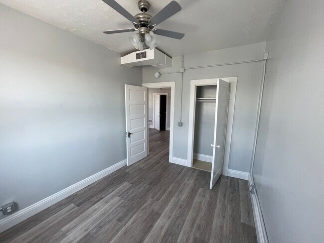 Building Photo - 2 Bedroom Apartment - 1510 1/2 Harrison Street