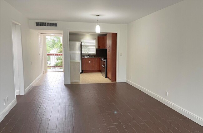 Building Photo - 9411 Evergreen Pl