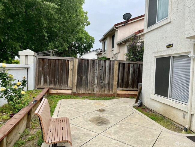 Building Photo - 1713 Crater Peak Way