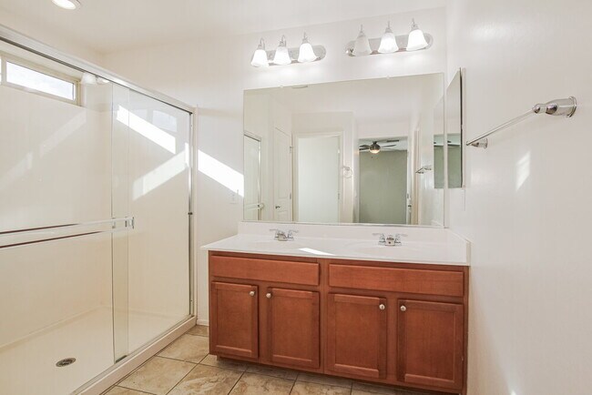 Building Photo - 11633 N 165th Ln