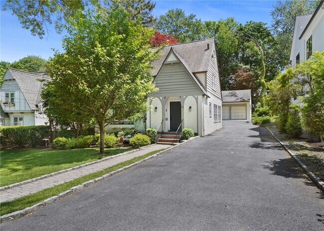 Building Photo - 14 Coralyn Rd