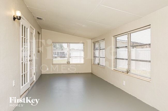 Building Photo - 1633 Hayworth Rd