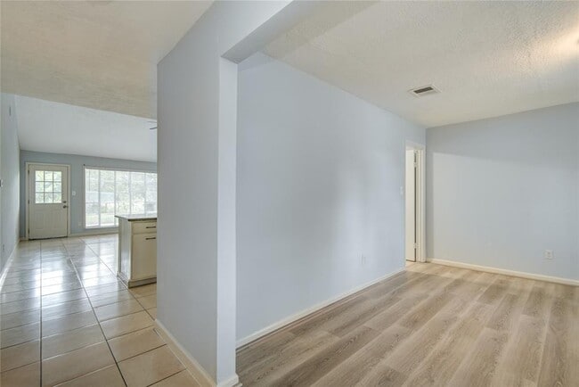 Building Photo - 11427 Newbrook Dr