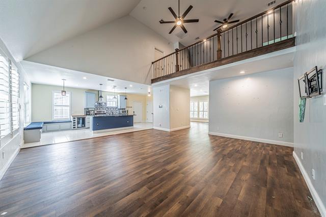 Building Photo - 1115 Douglas Dr