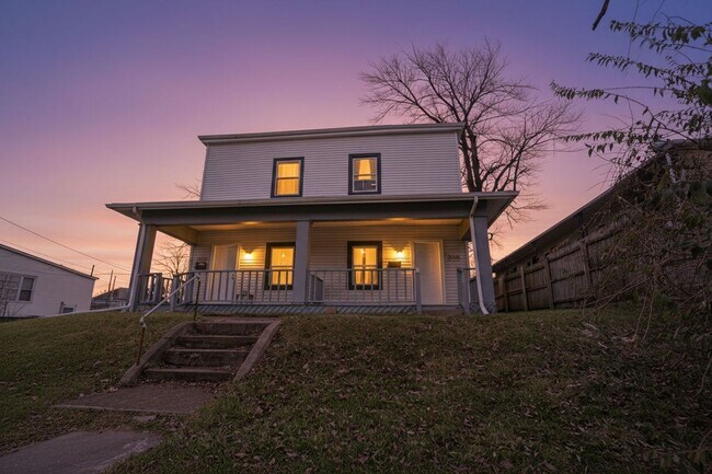 Building Photo - 1997-1999 W Broad St