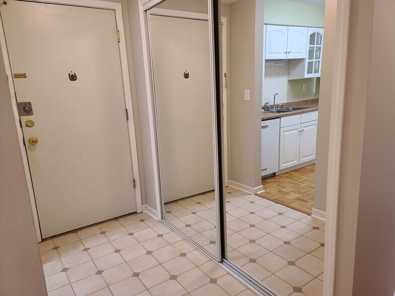 Building Photo - 450 Ford Rd