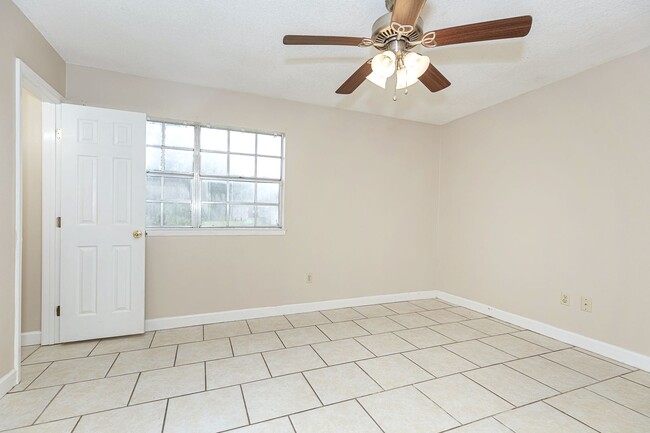 Building Photo - 3 Bedroom home in Gautier