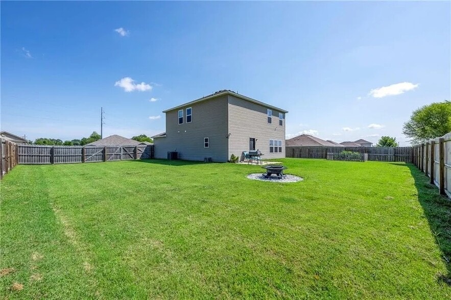Large Backyard - 805 NW 70th Ave