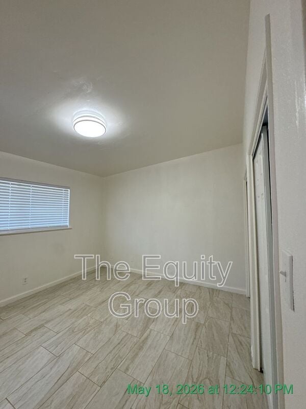 Building Photo - 1140 W Tulare Ave