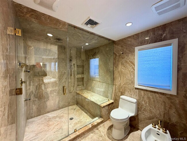 Building Photo - 5 Glen Hill Ct