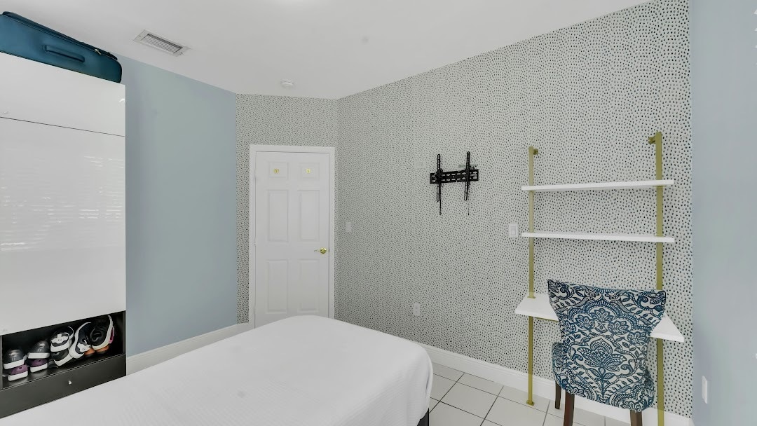 Building Photo - 2342 SE 10th St